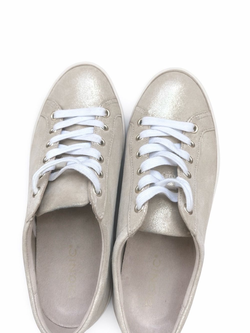 Vionic Winny Champagne Metallic Lace-Up Sneakers. Size 9W